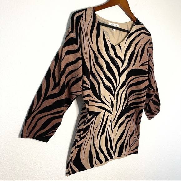 JM Collection animal print V neck light pullover 3/4 sleeve sweater - Picture 2 of 7